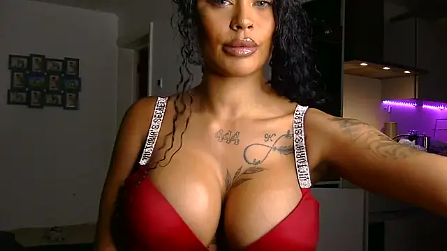 Little Minx Chanel online show from 11-24-25, 09:59