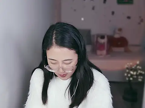 Snapshot of Queena_ chatting on 01-12-26, 03:35 Queena online show from 01-12-26, 03:35