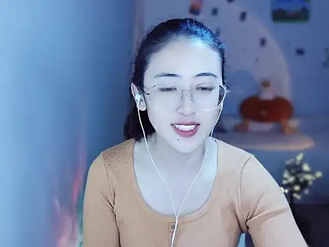 Snapshot of Queena_ chatting on 12-18-25, 07:13 Queena online show from 12-18-25, 07:13