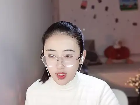 Snapshot of Queena_ chatting on 12-17-25, 09:36 Queena online show from 12-17-25, 09:36