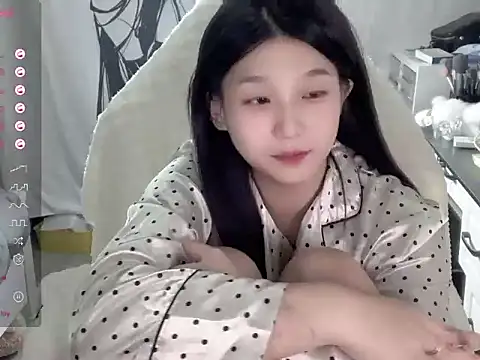 QiQi-779 online show from 10-10-25, 02:51