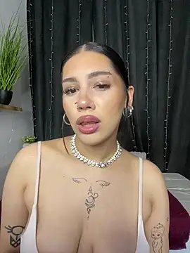 Snapshot of LoraShines chatting on 06-17-26, 05:12 LoraShines online show from 06-17-26, 05:12