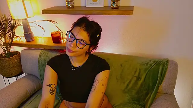 LoraShines online show from 12-03-25, 09:09