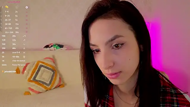 Snapshot of coochyy_ chatting on 10-17-25, 11:12 coochyy online show from 10-17-25, 11:12