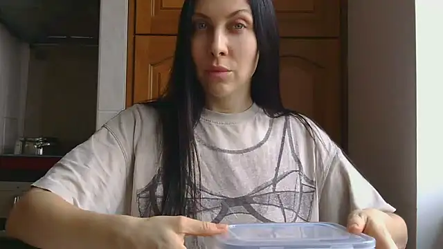 Snapshot of Olivarra chatting on 02-23-26, 10:27 Olivarra online show from 02-23-26, 10:27