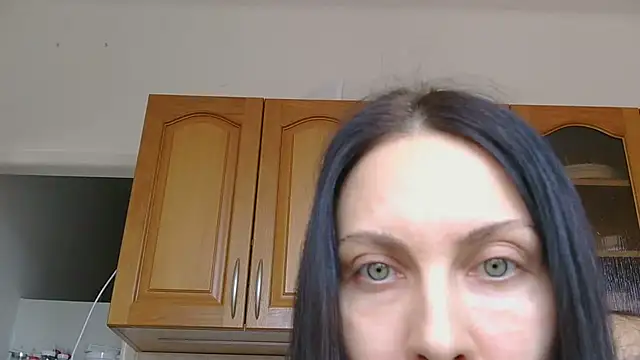 Snapshot of Olivarra chatting on 03-01-26, 11:32 Olivarra online show from 03-01-26, 11:32