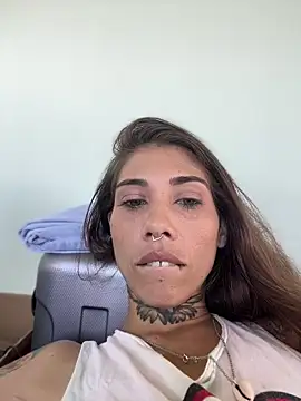 Snapshot of casalskunk chatting on 10-16-25, 02:03 casalskunk online show from 10-16-25, 02:03