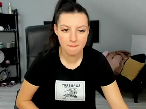 BettyJamess online show from 11-14-25, 04:49