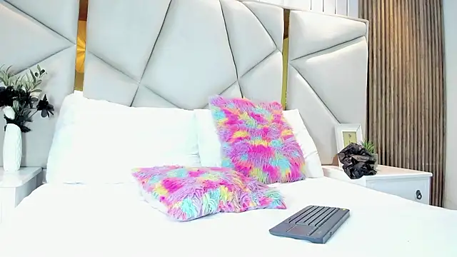 rebeca brown  online show from 03-18-26, 11:35