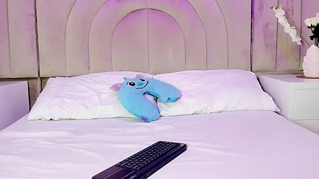 rebeca brown  online show from 12-19-25, 11:45