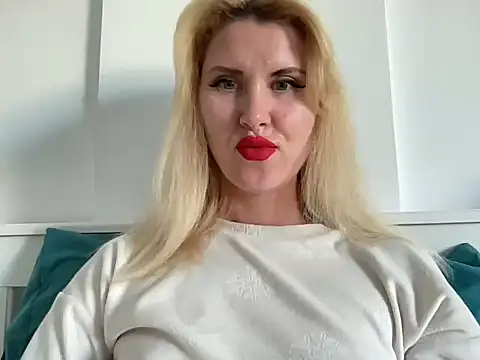 Snapshot of Ilymaris chatting on 02-22-26, 11:45 Ilymaris online show from 02-22-26, 11:45