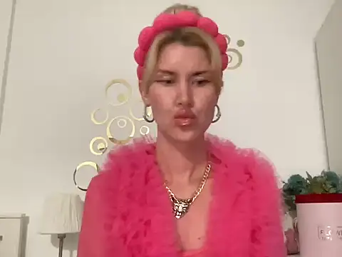 Snapshot of Ilymaris chatting on 02-10-26, 12:31 Ilymaris online show from 02-10-26, 12:31