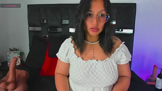 Snapshot of SussySunny_ chatting on 07-25-26, 03:58 SussySunny online show from 07-25-26, 03:58