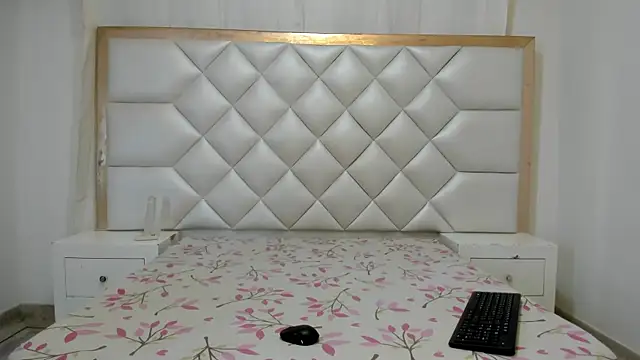 Snapshot of HannaLanee chatting on 10-13-25, 11:45 HannaLanee online show from 10-13-25, 11:45
