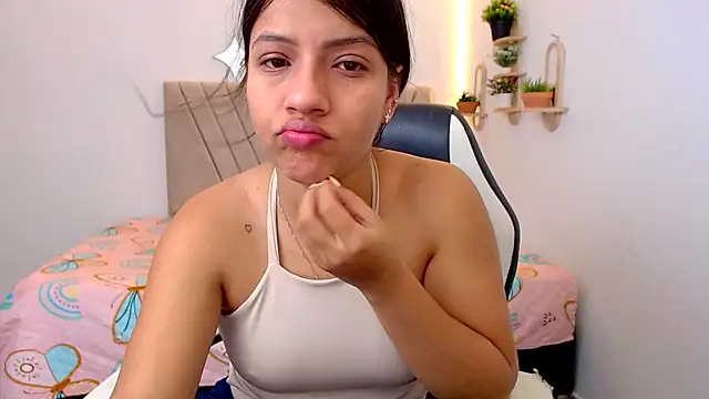 zara cute online show from 06-18-26, 12:21