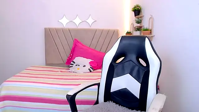 zara cute online show from 05-17-26, 12:16