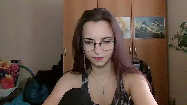 Snapshot of Music_girl_love chatting on 10-15-25, 10:12 Music girl love online show from 10-15-25, 10:12