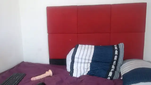 ZuriVixen online show from 11-21-25, 08:02