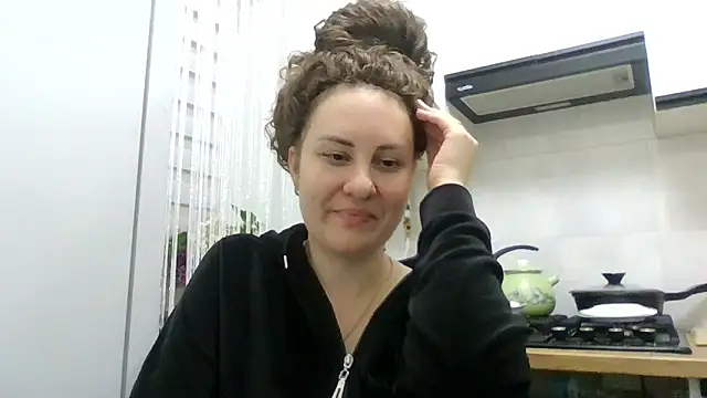 Snapshot of MeadowEyes chatting on 05-14-26, 09:01 MeadowEyes online show from 05-14-26, 09:01