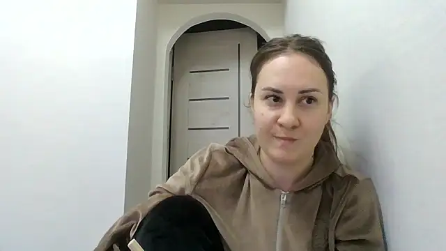 Snapshot of MeadowEyes chatting on 04-20-26, 04:30 MeadowEyes online show from 04-20-26, 04:30