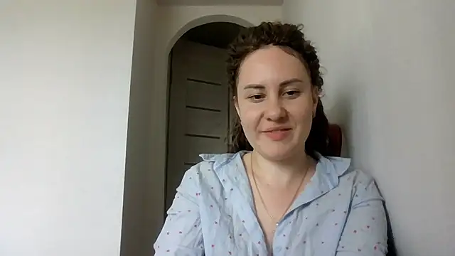 Snapshot of MeadowEyes chatting on 05-18-26, 01:05 MeadowEyes online show from 05-18-26, 01:05