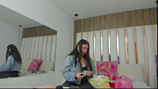 AmbarGills online show from 11-15-25, 01:04