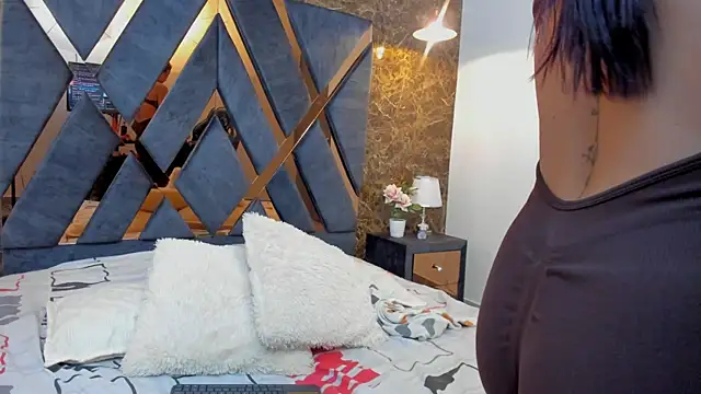 Vittoria Conti  online show from 11-19-25, 05:24