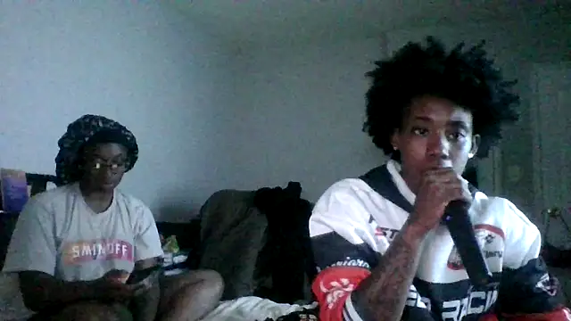 Snapshot of dezzidavill chatting on 05-23-26, 11:48 dezzidavill online show from 05-23-26, 11:48