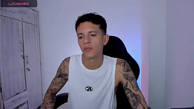 Snapshot of tylernova chatting on 05-09-26, 03:43 tylernova online show from 05-09-26, 03:43