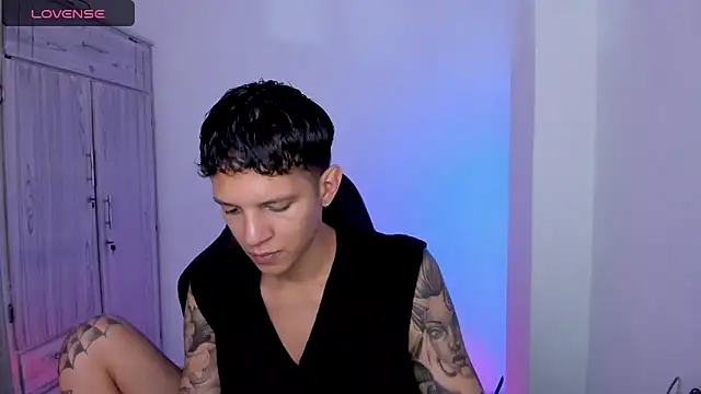 Snapshot of tylernova chatting on 05-19-26, 03:35 tylernova online show from 05-19-26, 03:35