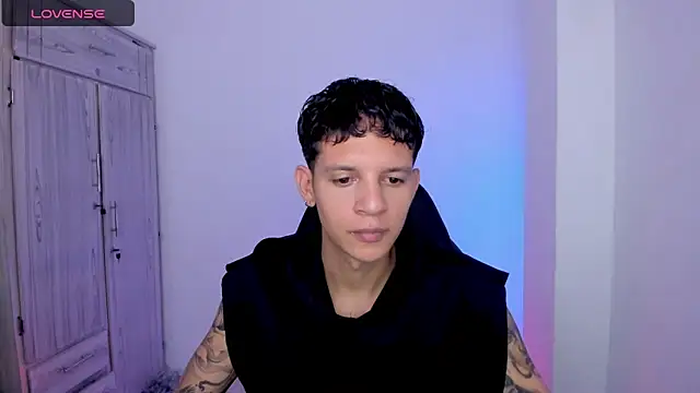 Snapshot of tylernova chatting on 06-07-26, 02:06 tylernova online show from 06-07-26, 02:06