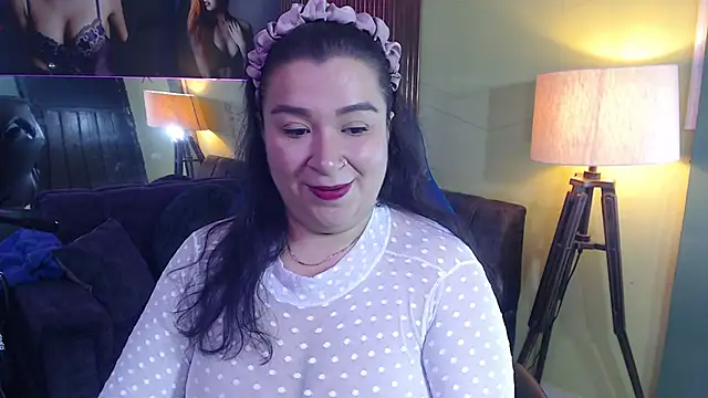Snapshot of bella_sweet_01 chatting on 10-13-25, 12:07 bella sweet 01 online show from 10-13-25, 12:07