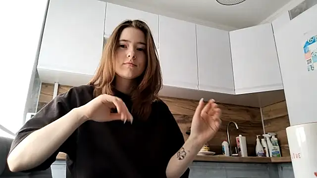 Snapshot of LUNA_KLEIN chatting on 10-09-25, 10:05 LUNA KLEIN online show from 10-09-25, 10:05