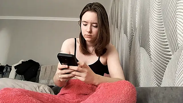Snapshot of LUNA_KLEIN chatting on 10-21-25, 06:13 LUNA KLEIN online show from 10-21-25, 06:13