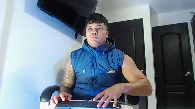 Snapshot of Boyhot_00 chatting on 10-19-25, 12:13 Boyhot 00 online show from 10-19-25, 12:13