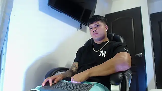 Boyhot 00 online show from 10-26-25, 03:40