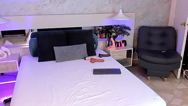 Natashaa-bluer online show from 10-21-25, 01:10