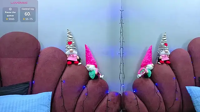 CHIARAJJONES online show from 11-30-25, 01:12