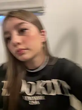   Lorelain   online show from 01-08-26, 09:10