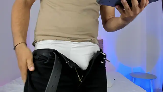 LoganRyder online show from 10-20-25, 12:17