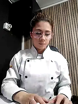 Snapshot of Sara_Roades chatting on 10-21-25, 01:32 Sara Roades online show from 10-21-25, 01:32