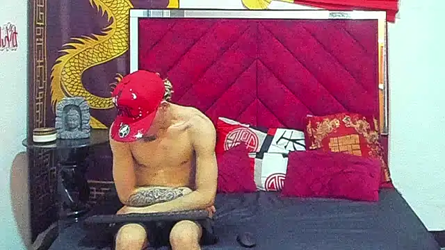 Pride couple online show from 01-12-26, 11:20