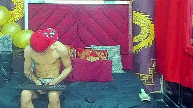 Pride couple online show from 01-18-26, 11:19