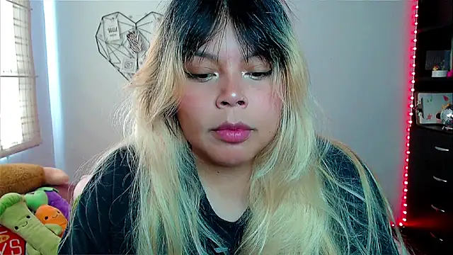 EllieMoonX online show from 11-18-25, 03:15