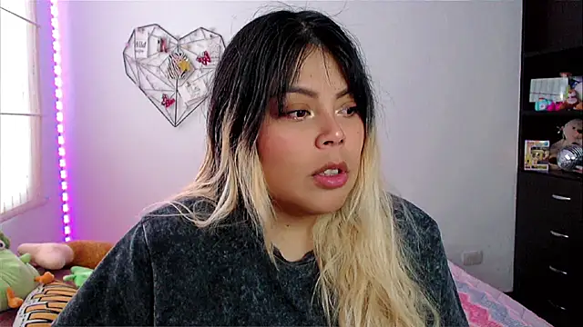 EllieMoonX online show from 04-01-26, 10:07