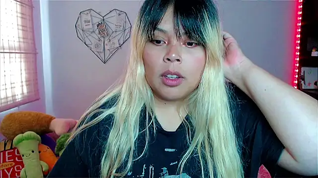 EllieMoonX online show from 12-15-25, 09:42