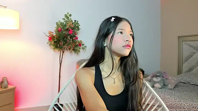 Snapshot of christine__khant chatting on 10-11-25, 05:30 christine khant online show from 10-11-25, 05:30