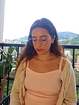 Snapshot of Meganthomson chatting on 02-06-26, 10:06 Meganthomson online show from 02-06-26, 10:06