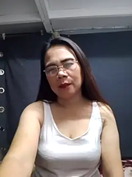 Snapshot of erma_joy chatting on 04-22-26, 09:21 erma joy online show from 04-22-26, 09:21