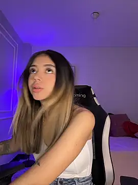 HoneyMollyX online show from 04-15-26, 01:04